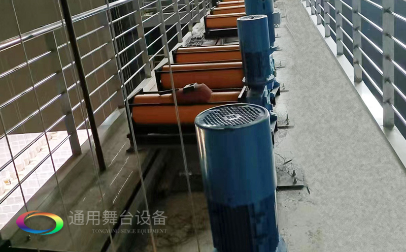 泰州舞臺阻燃幕布承建淮陰開明實(shí)驗(yàn)學(xué)校報告廳項目