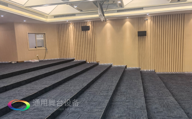 泰州舞臺阻燃幕布承建淮陰開明實(shí)驗(yàn)學(xué)校報告廳項目
