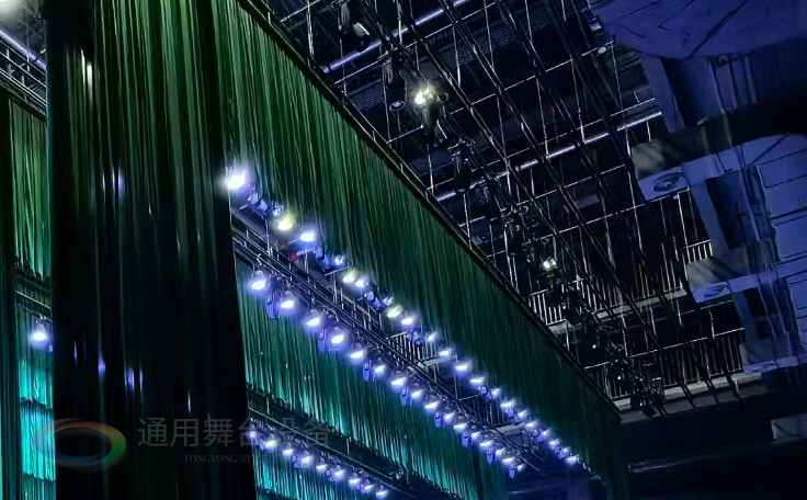 通用舞臺設備興化將軍路小學報告廳舞臺吊桿、舞臺阻燃幕布項目
